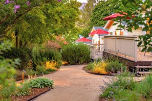 Property grounds - Aurora Park Cottages (Calistoga)