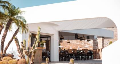 Lambis Studios & Apartments