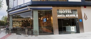 تفاصيل الفندق من الخارج