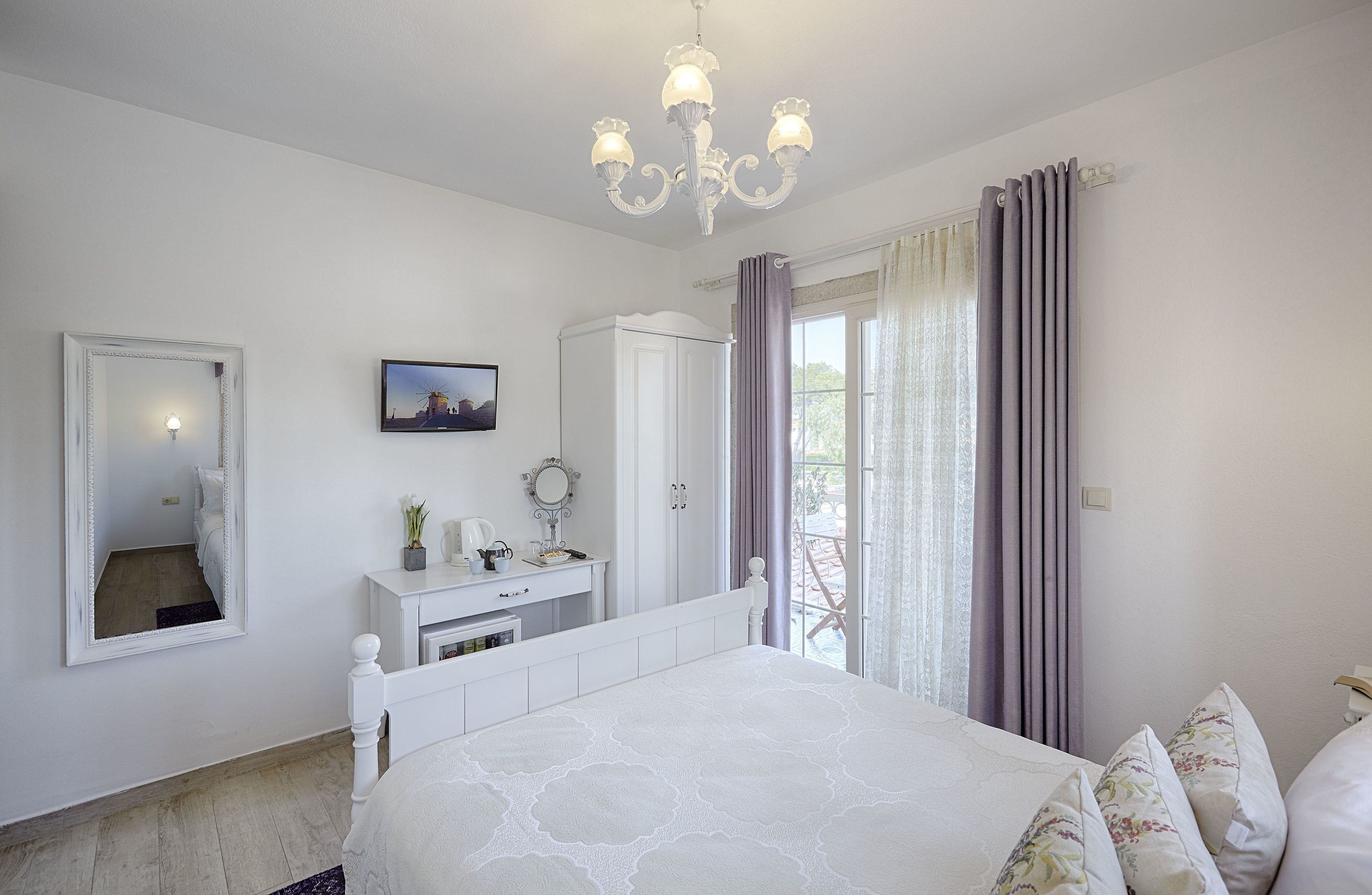 deluxe room | 1 bedroom, premium bedding, in-room safe, individually decorated