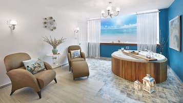 Queen Room with Spa Tub | 1 Schlafzimmer, hochwertige Bettwaren, Zimmersafe, individuell dekoriert