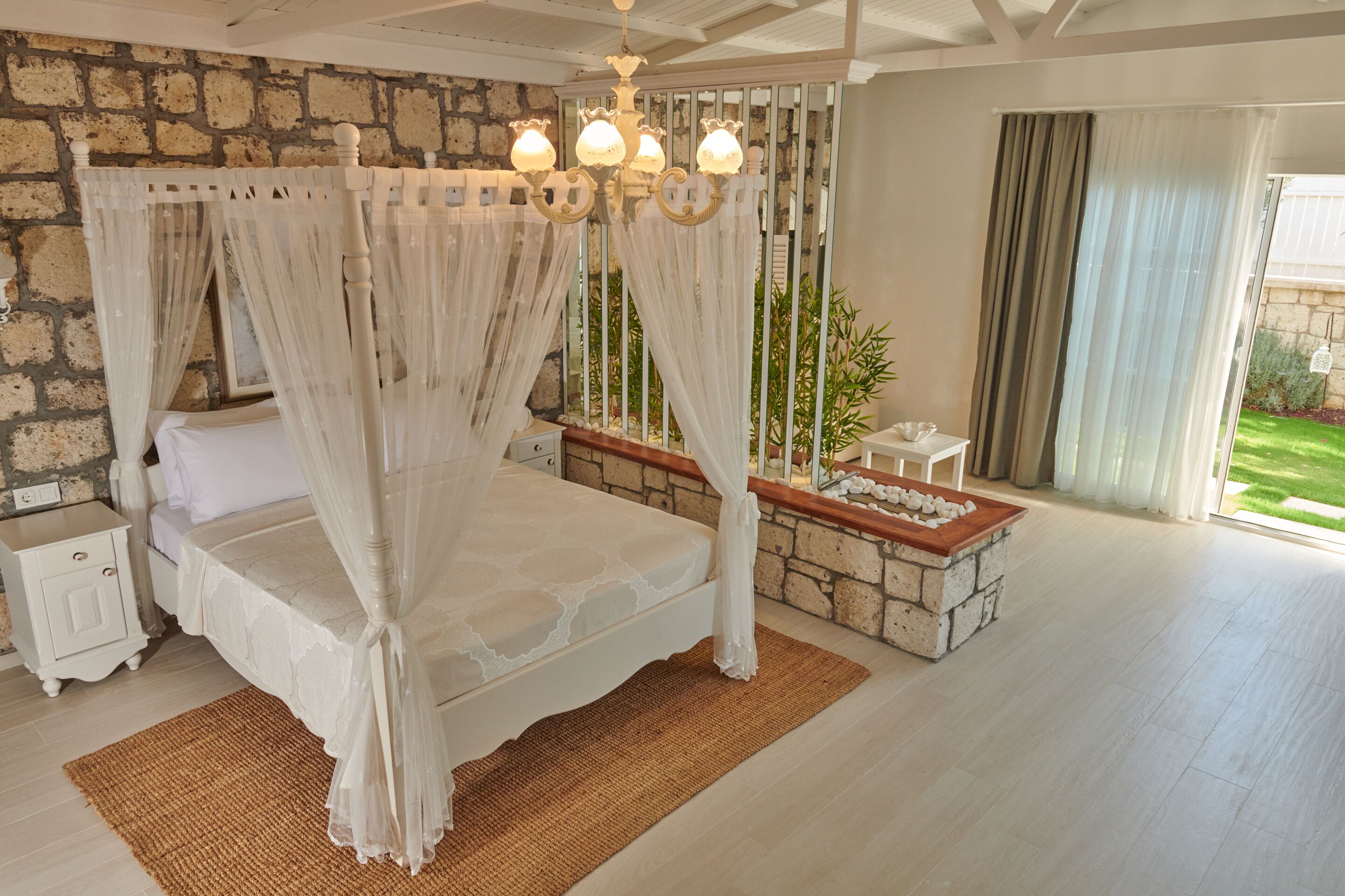 superior room, jetted tub | 1 bedroom, premium bedding, in-room safe, individually decorated