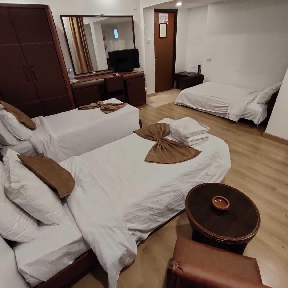 triple room | egyptian cotton sheets, premium bedding, pillow-top beds, free wifi