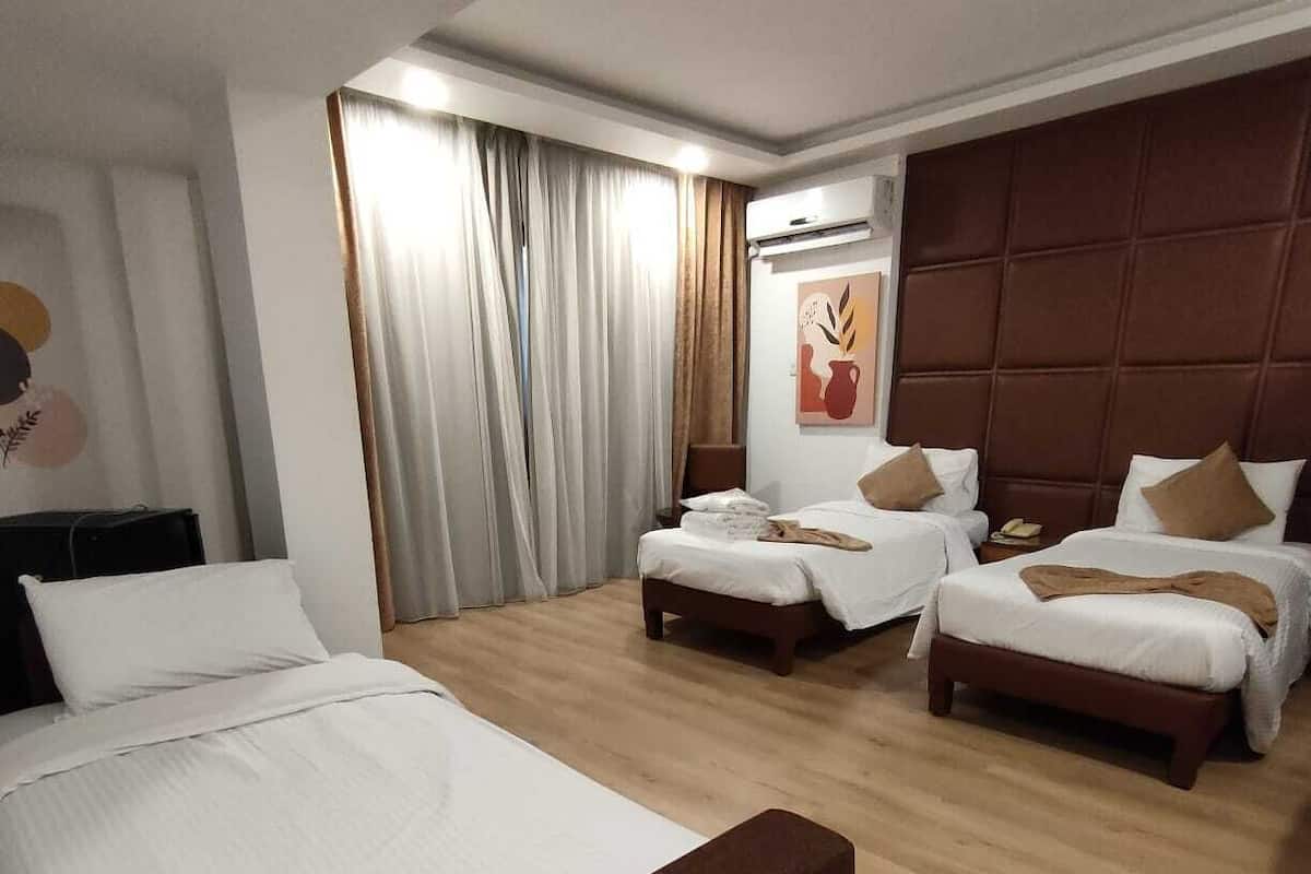 Triple Room | Egyptian cotton sheets, premium bedding, pillowtop beds, free WiFi