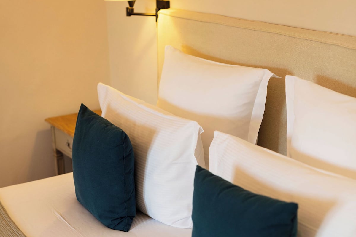 經典雙人房 | Select Comfort 床墊、迷你吧、房內夾萬、獨特設計