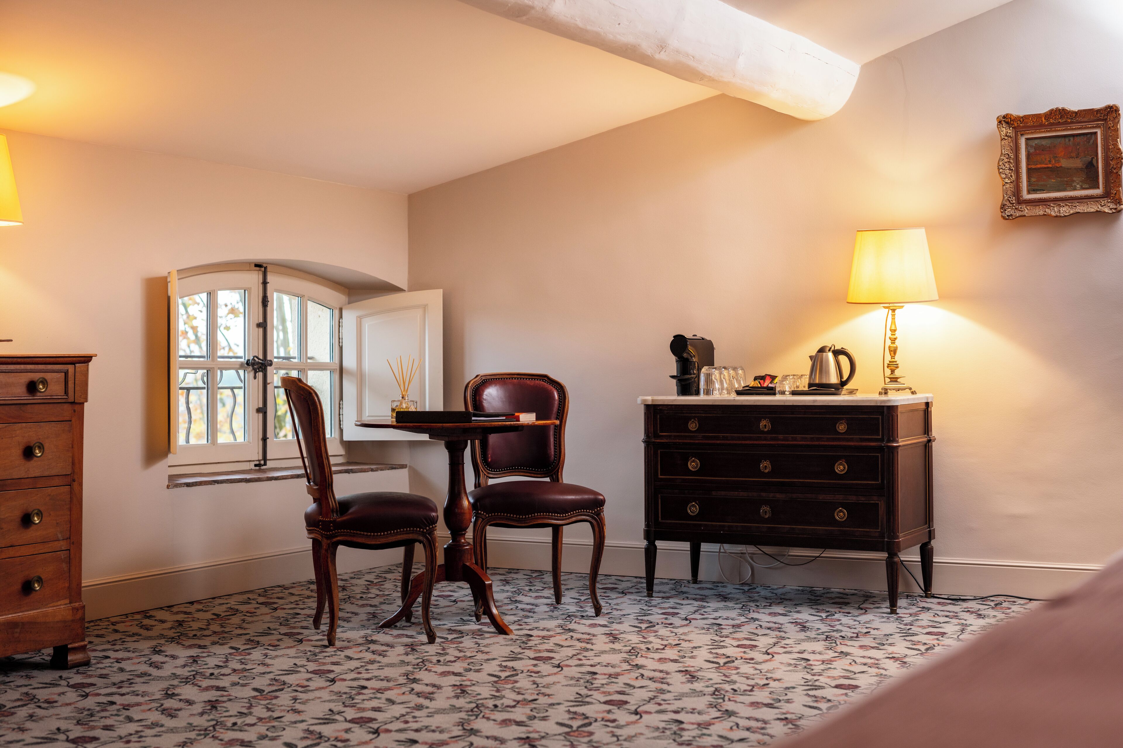 suite (familiale) | select comfort beds, minibar, in-room safe, individually decorated