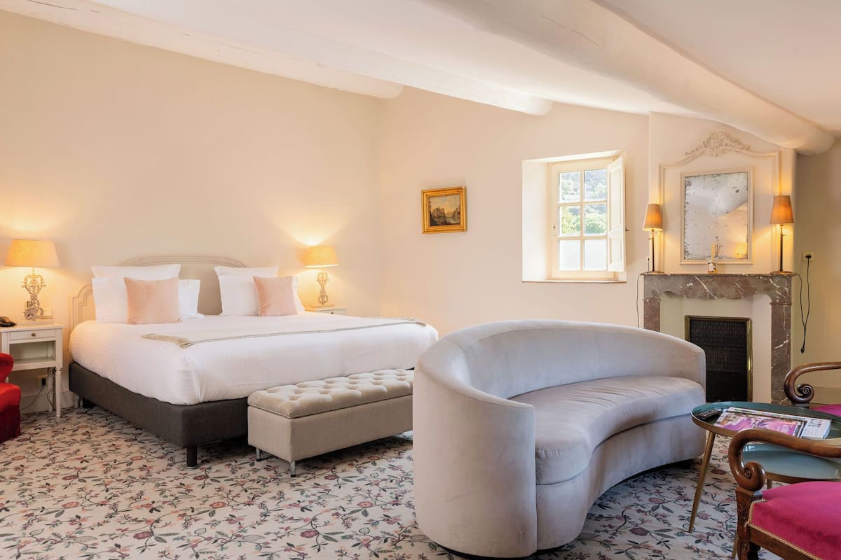 Suite (familiale) | Select Comfort beds, minibar, in-room safe, individually decorated