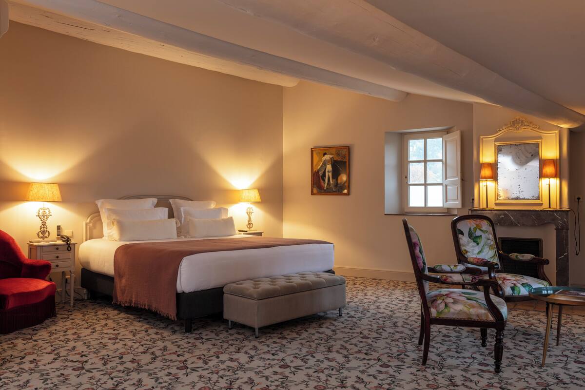 suite (familiale) | select comfort beds, minibar, in-room safe, individually decorated