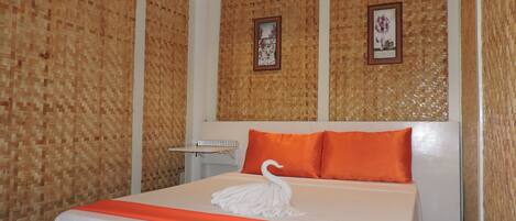 Camera Deluxe | Una scrivania, Wi-Fi gratuito, lenzuola