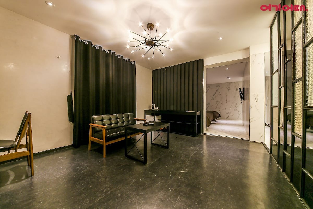 Family Twin Room(Base 2/For pax exceeding 2, extra fee 20000 KRW per person must be paid on-site)