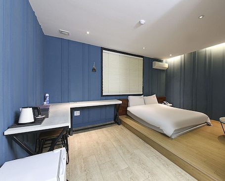 Ropa de cama de alta calidad y escritorio