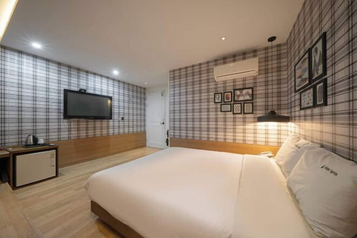 Premium bedding, desk, laptop workspace, soundproofing