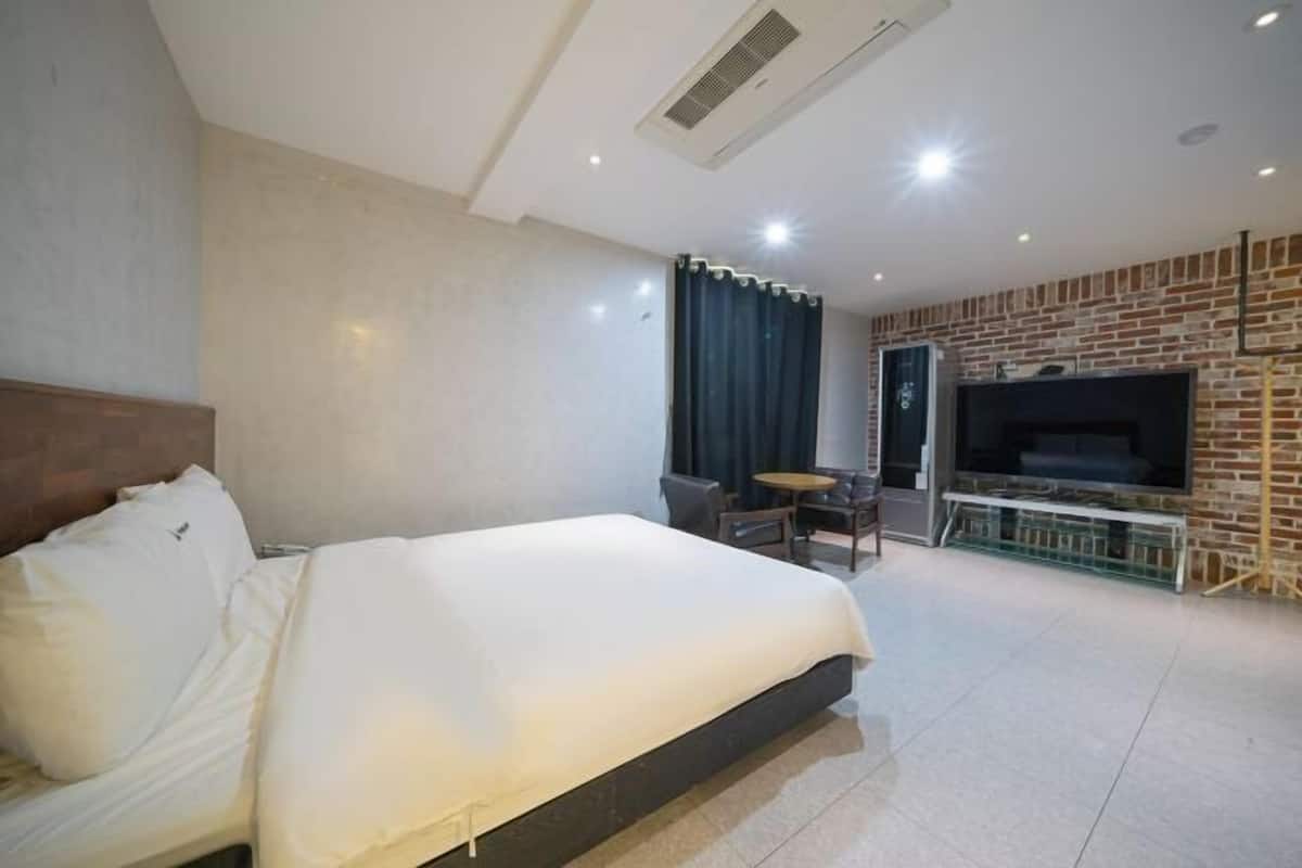 Premium bedding, desk, laptop workspace, soundproofing
