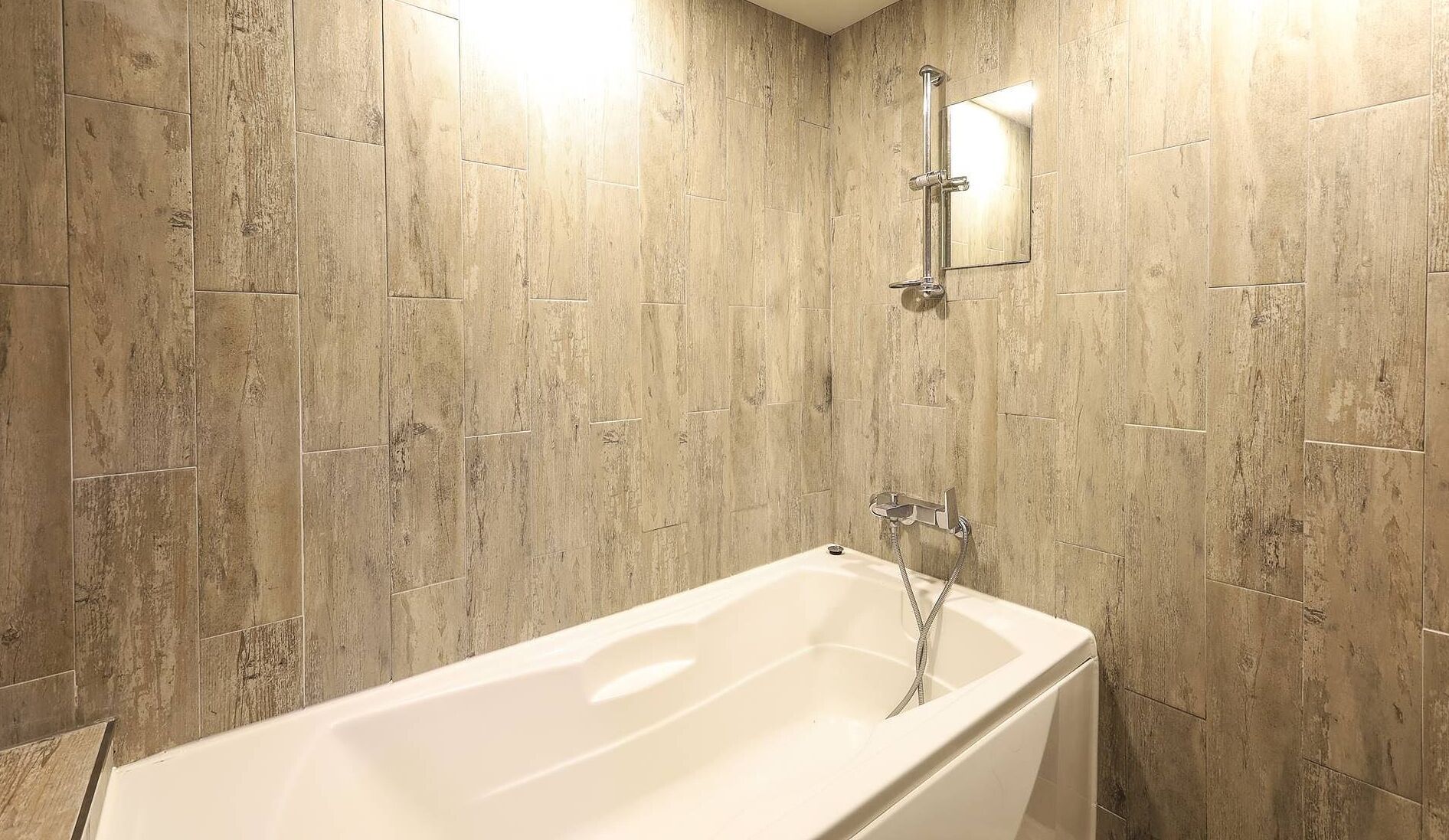 Business Twin Room(Base 2/For pax exceeding 2, extra fee 20000 KRW per person must be paid on-site) | Premium bedding, desk, laptop workspace, soundproofing
