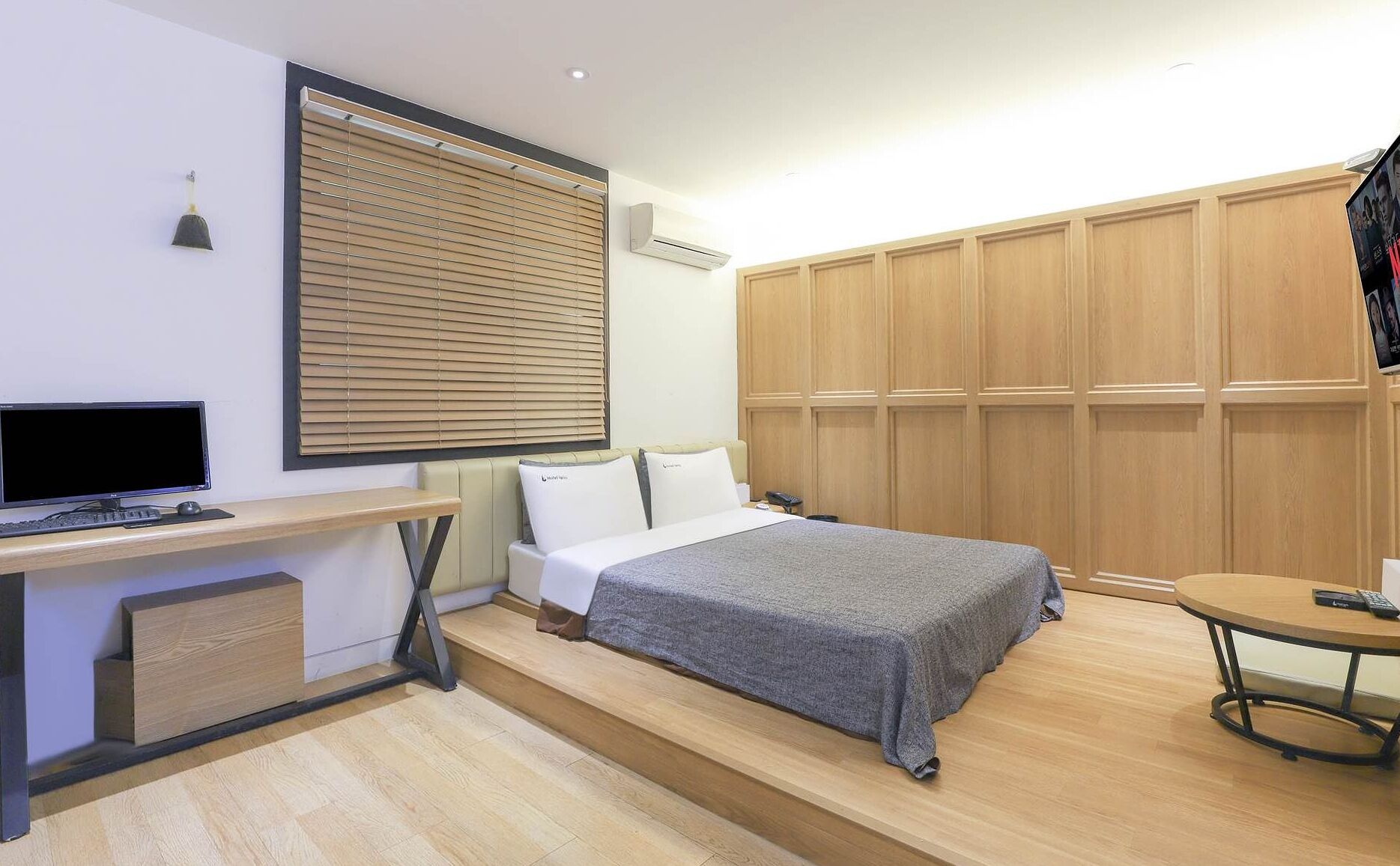 Premier Room(Base 2/For pax exceeding 2, extra fee 20000 KRW per person must be paid on-site) | Premium bedding, desk, laptop workspace, soundproofing