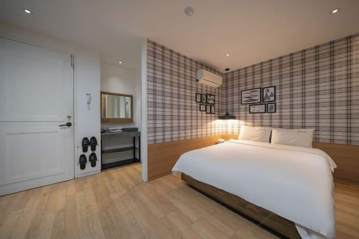 Premium bedding, desk, laptop workspace, soundproofing
