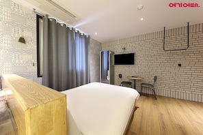 Superior Room (B)(Base 2/For pax exceeding 2, extra fee 20000 KRW per person must be paid on-site) | Premium bedding, desk, laptop workspace, soundproofing - Ignis Hotel Busan Sports Complex Branch (Busan)