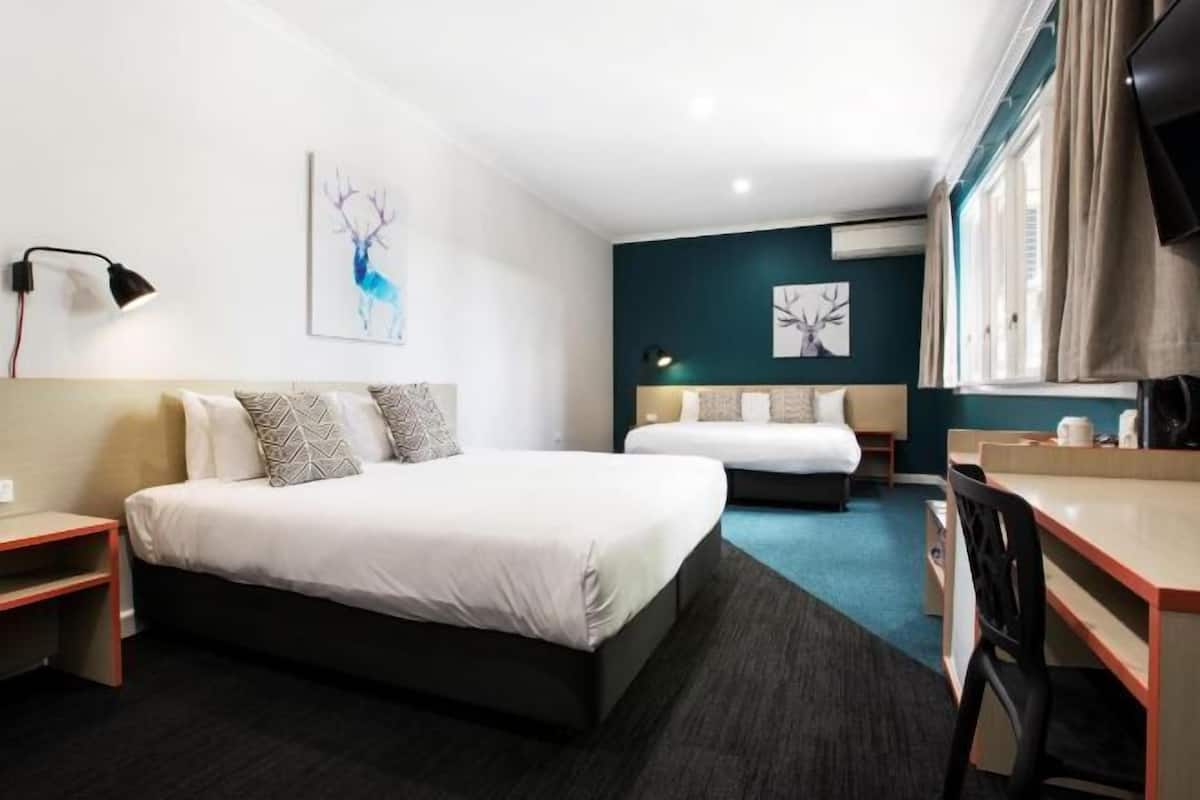 Premium bedding, desk, iron/ironing board, free WiFi