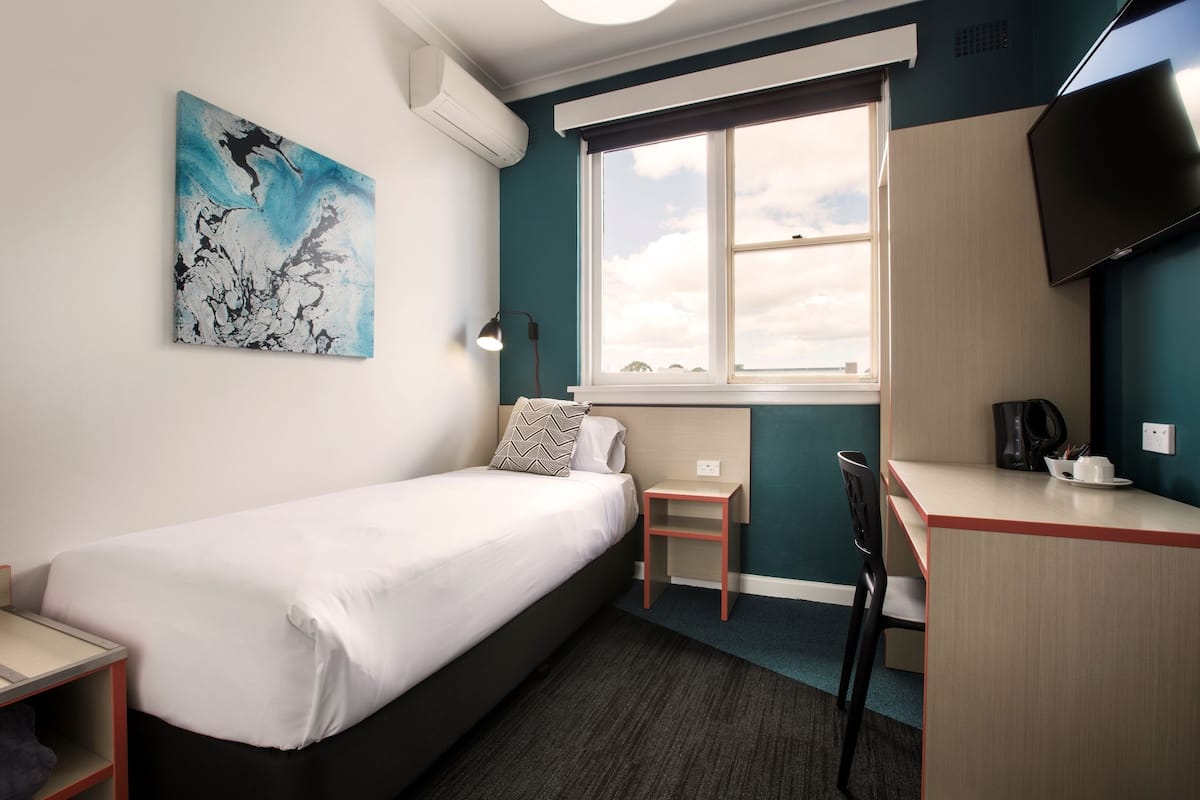 Single Room - Shared Bathroom