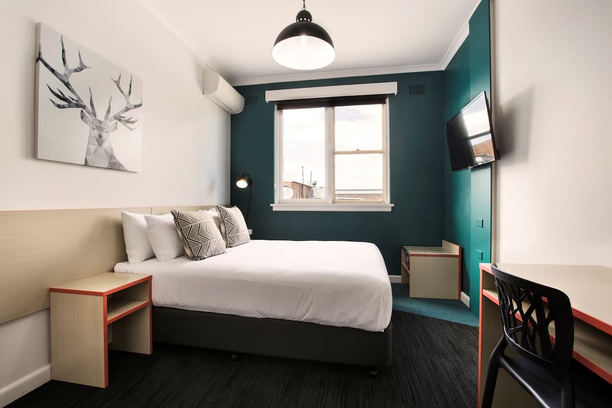 Queen Room - Shared Bathroom
