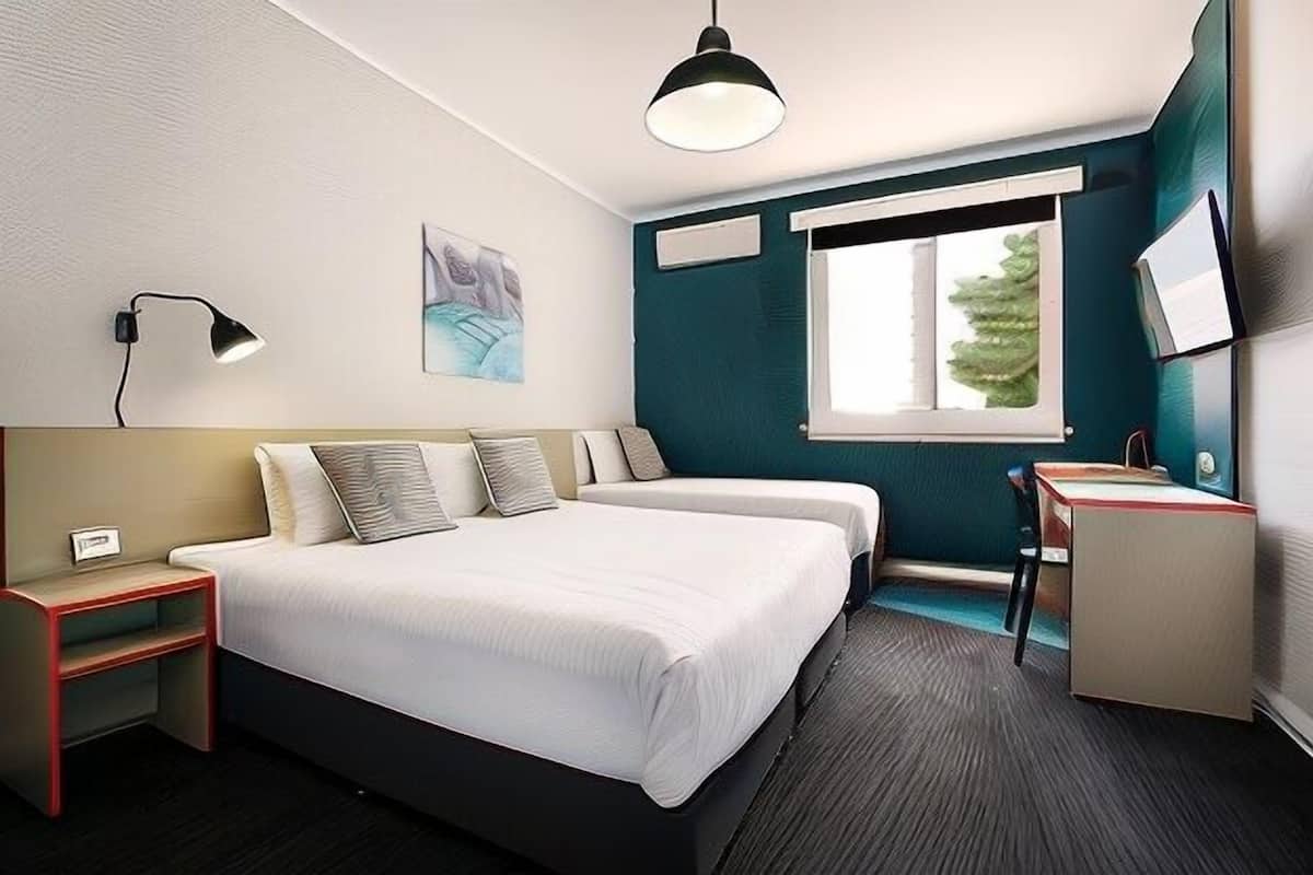 Premium bedding, desk, iron/ironing board, free WiFi