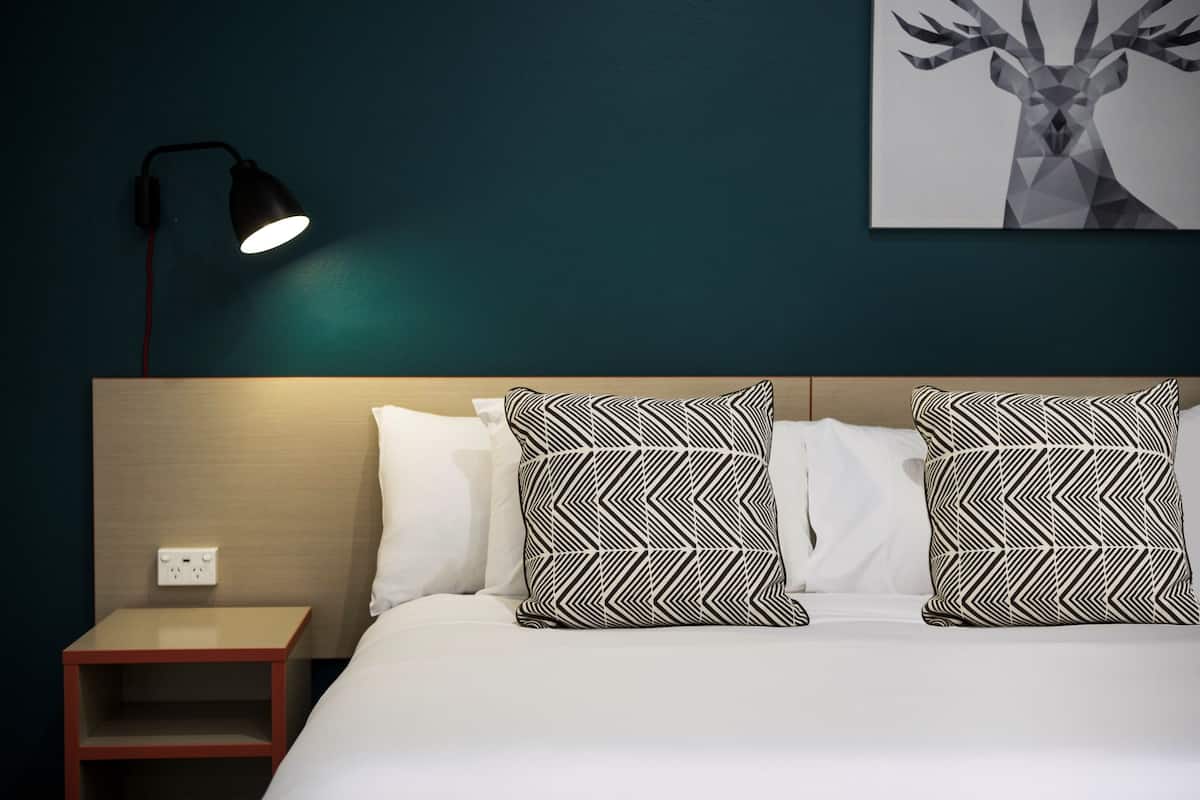 Premium bedding, desk, iron/ironing board, free WiFi