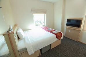 Space Comfort | In-room safe, desk, free WiFi - Super Hotel Yangon Kabar Aye Road (Yangon)