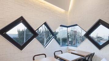 Soundproofing, free WiFi