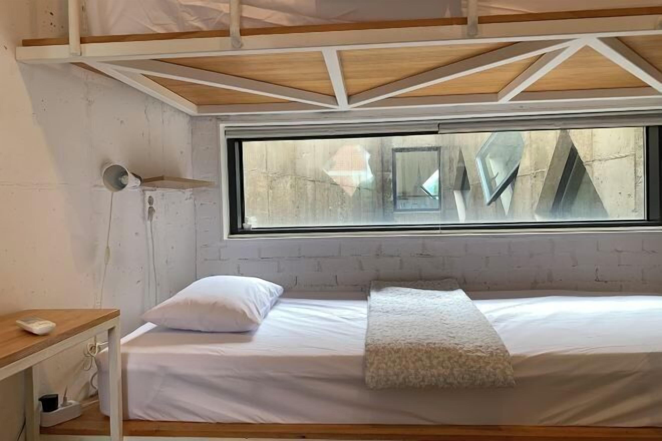 Soundproofing, free WiFi