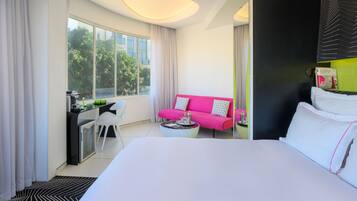 1 chambre, minibar, coffres-forts dans les chambres, bureau