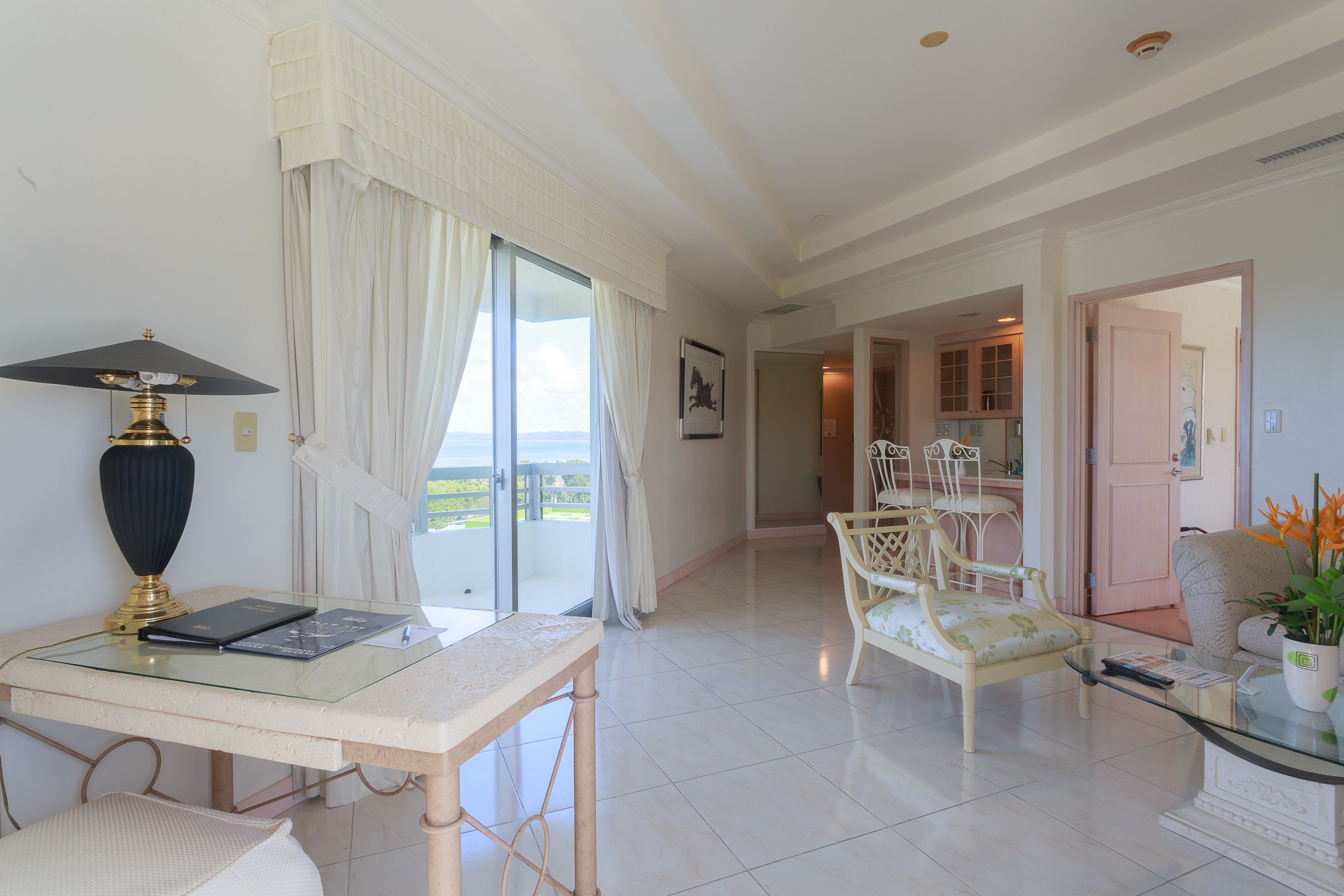 executive suite | minibar, in-room safe, desk, free cots/infant beds