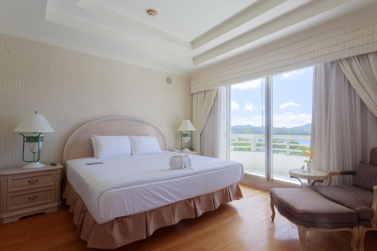 junior suite | minibar, in-room safe, desk, free cots/infant beds