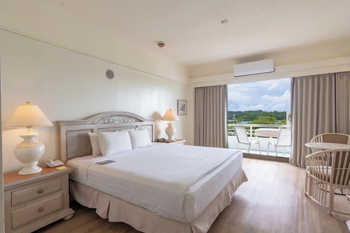 Rom – deluxe | Minibar, safe på rommet, skrivebord og barnesenger (inkludert)