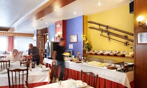 Desayuno bufé gratuito y diario