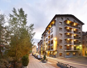 Front of property - Hotel Univers (Encamp)