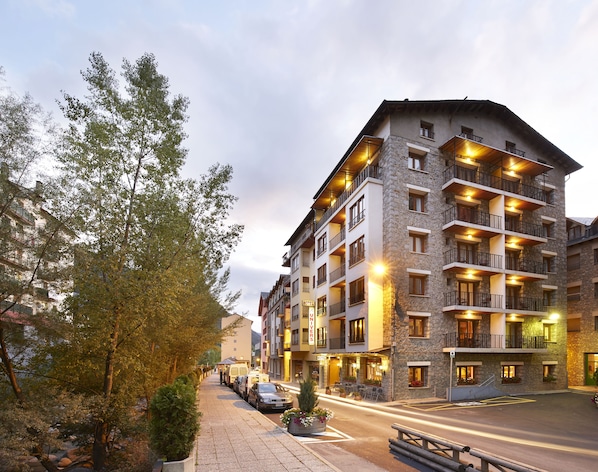 Front of property - Hotel Univers (Encamp)