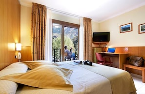 In-room safe, desk, cribs/infant beds, rollaway beds - Hotel Univers (Encamp)