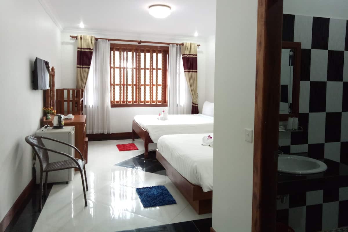 Family Room with City View or Terrace | Minibar, in-room safe, desk, blackout drapes