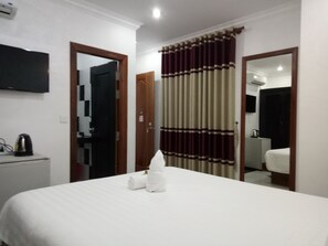 Standard Double Room | Minibar, in-room safe, desk, blackout curtains - Oriental Siem Reap (Siem Reap)