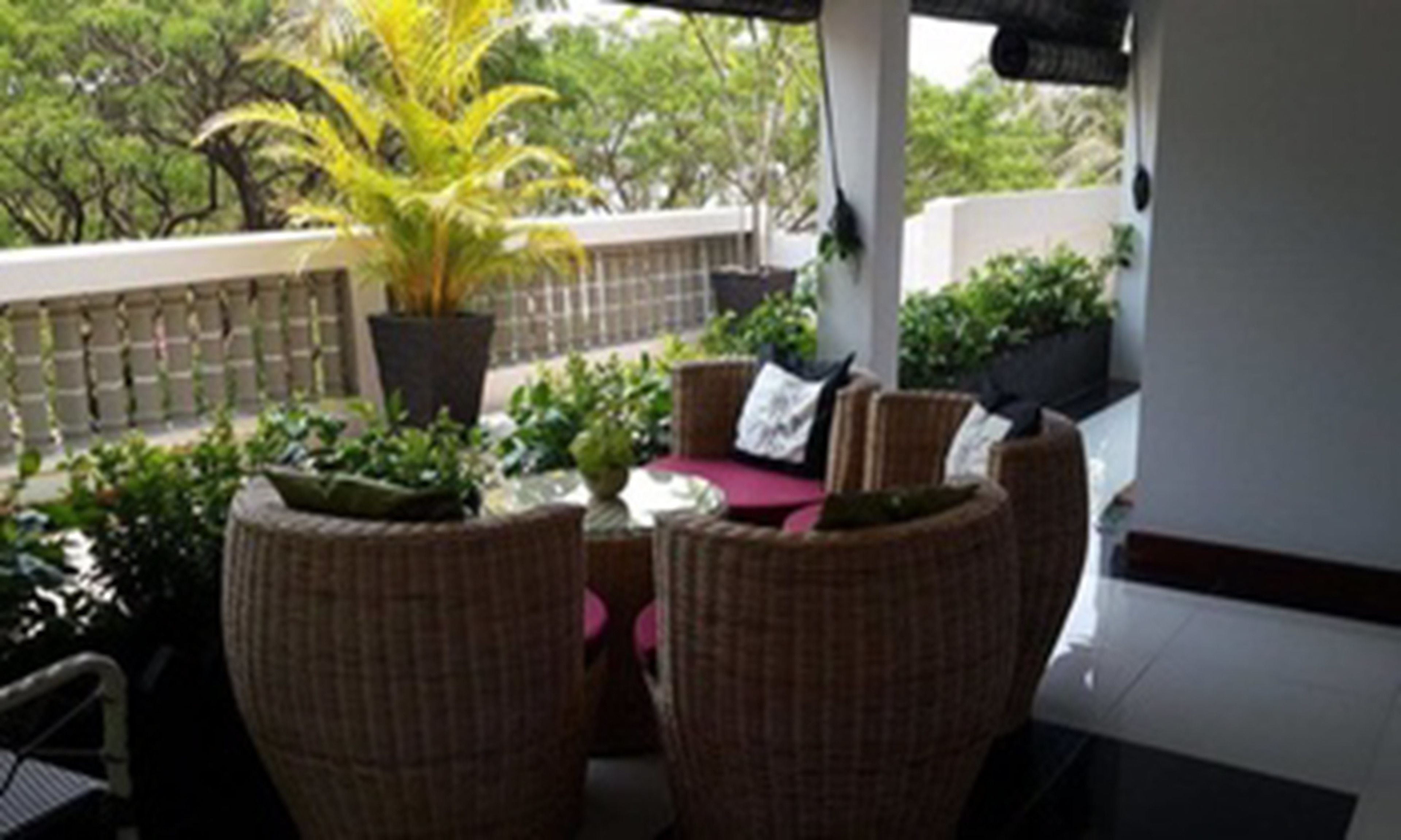 Three Bedroom Apartment City View and Terrace | 迷你吧、客房內保險箱、書桌、遮光布/窗簾