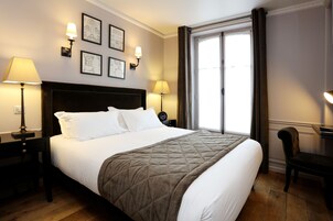 Hochwertige Bettwaren, Minibar, Zimmersafe, Schreibtisch