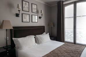 Ropa de cama de alta calidad y minibar 