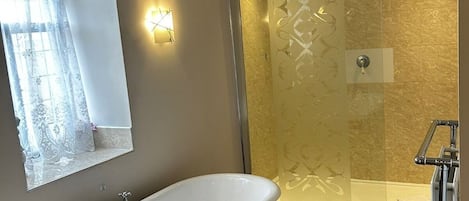 Suite superior, baño en la habitación | Baño