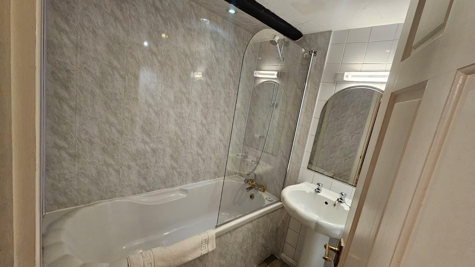 Deluxe Double Room, Ensuite | Bathroom
