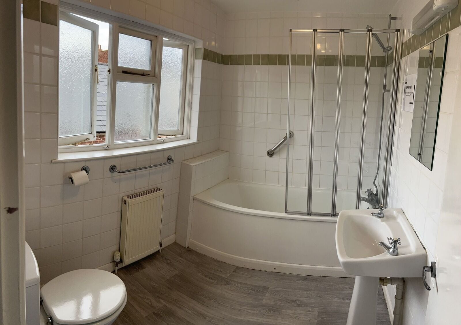 Tremannsrom – familie, eget bad | Bad