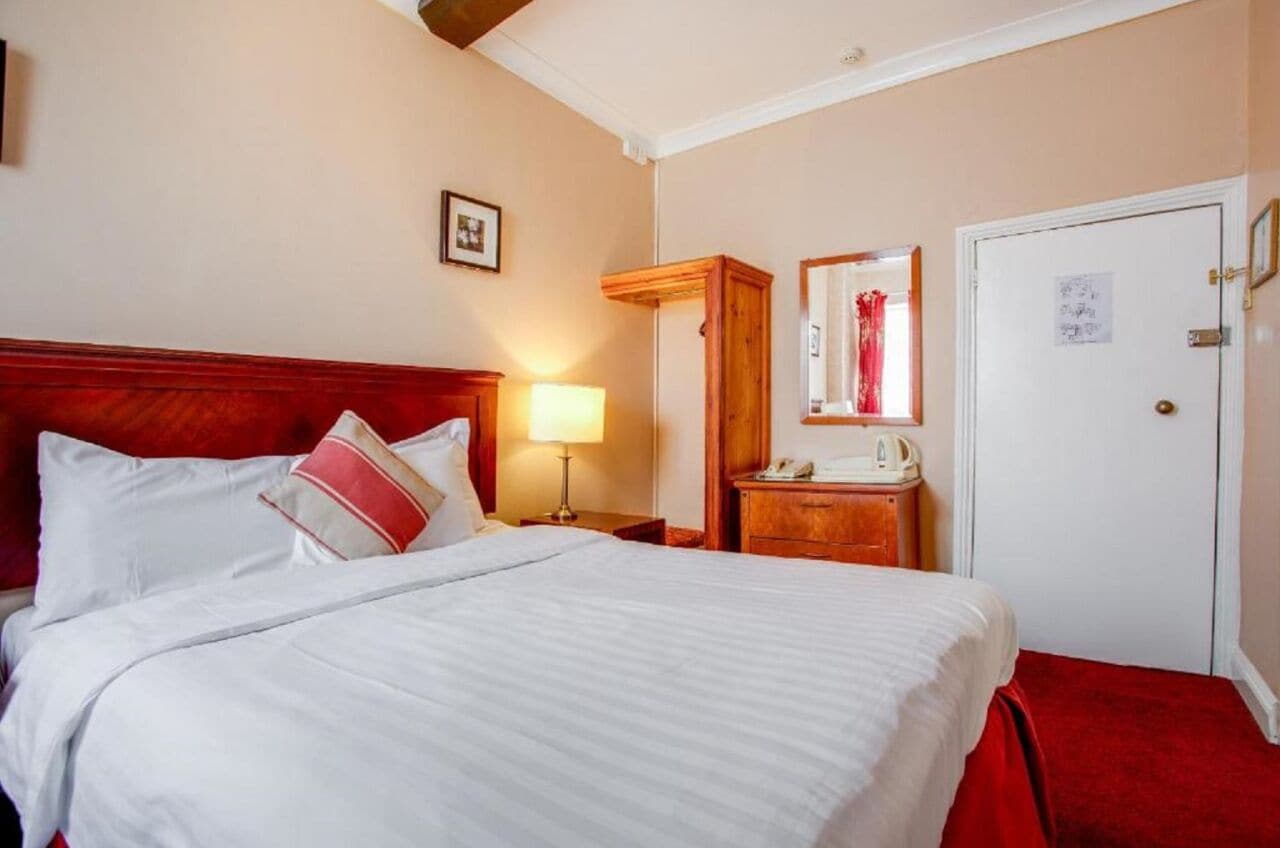 Kamar Double Standar, ensuite