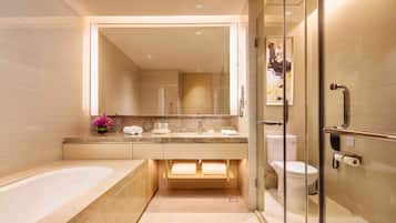 Shower, rainfall showerhead, free toiletries, hair dryer