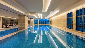 Indendørs pool, sæsonbestemt udendørs pool