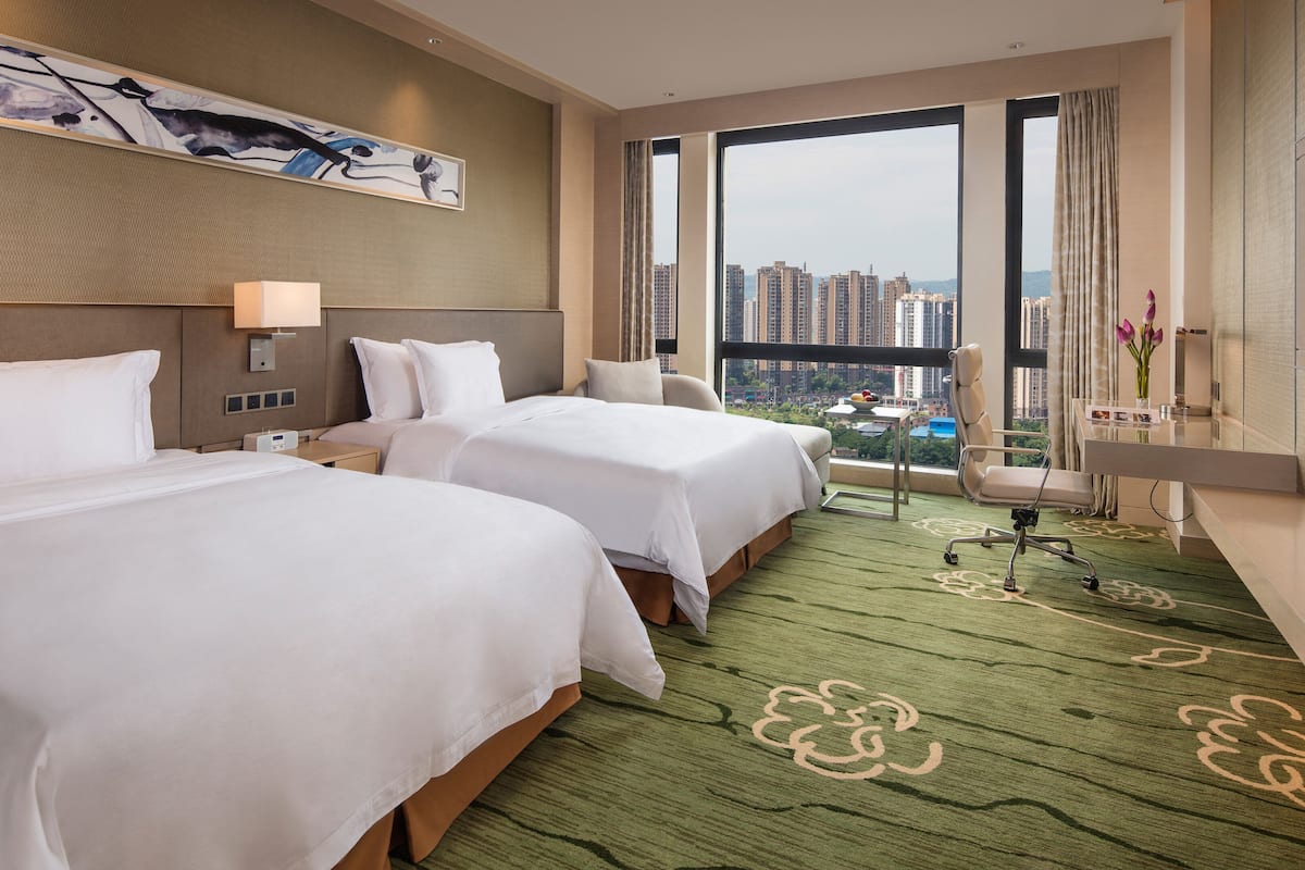 1 bedroom, premium bedding, minibar, in-room safe