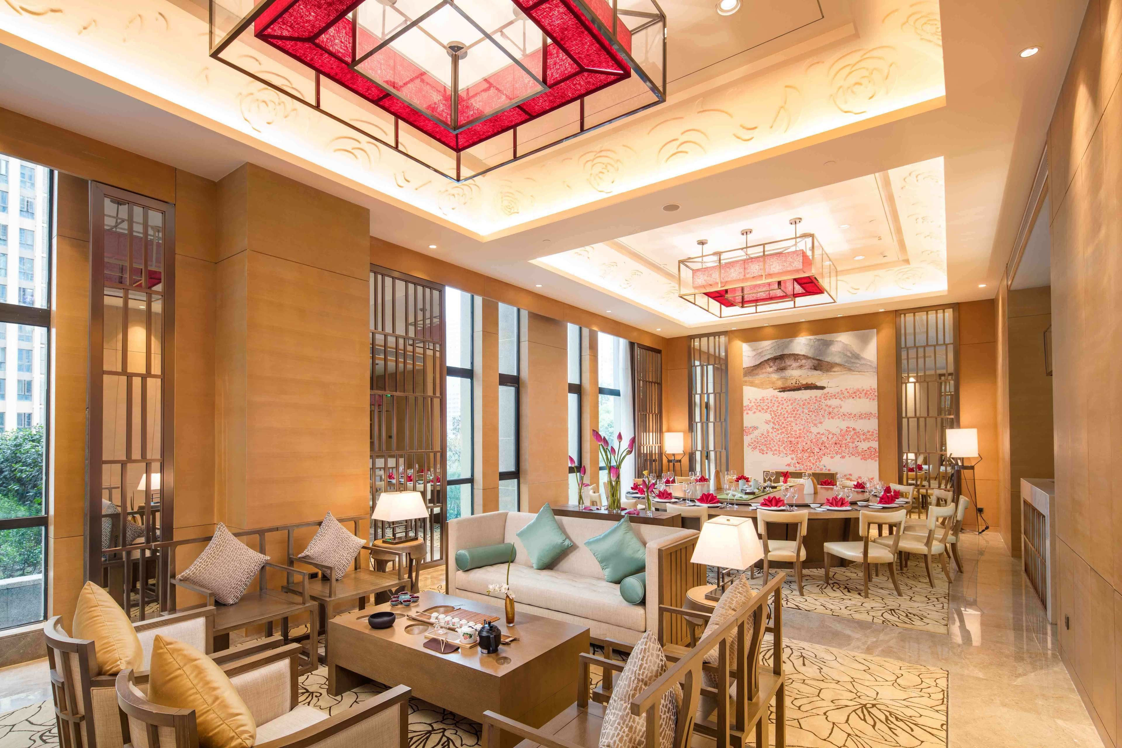 2 restaurants, breakfast, lunch, dinner served; fusion cuisine